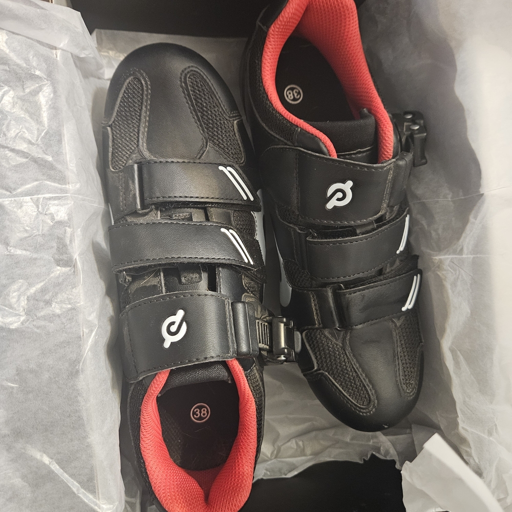 Pelaton Cycle Shoes - Picture 4 of 5